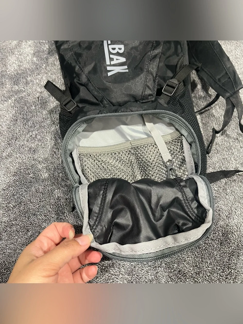 CamelBak Rogue Hydration Pack, Black/Graphite, Water, Hiking